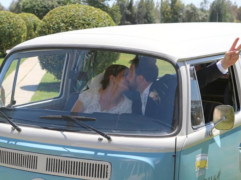 Weddings And Events Vintage - A Unique Travel in a Vintage VW Van for Unrepeatable Moments. Happy Van has the right offer for you, with...